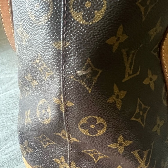 Louis Vuitton Brown GM bucket - Picture 7 of 16